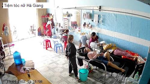 Tiệm tóc nữ Hà Giang